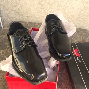Brand new patent tuxedo shoes by Vangelo